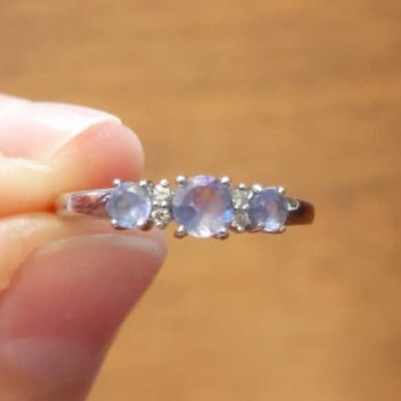 Tanzanite & Diamond Ring